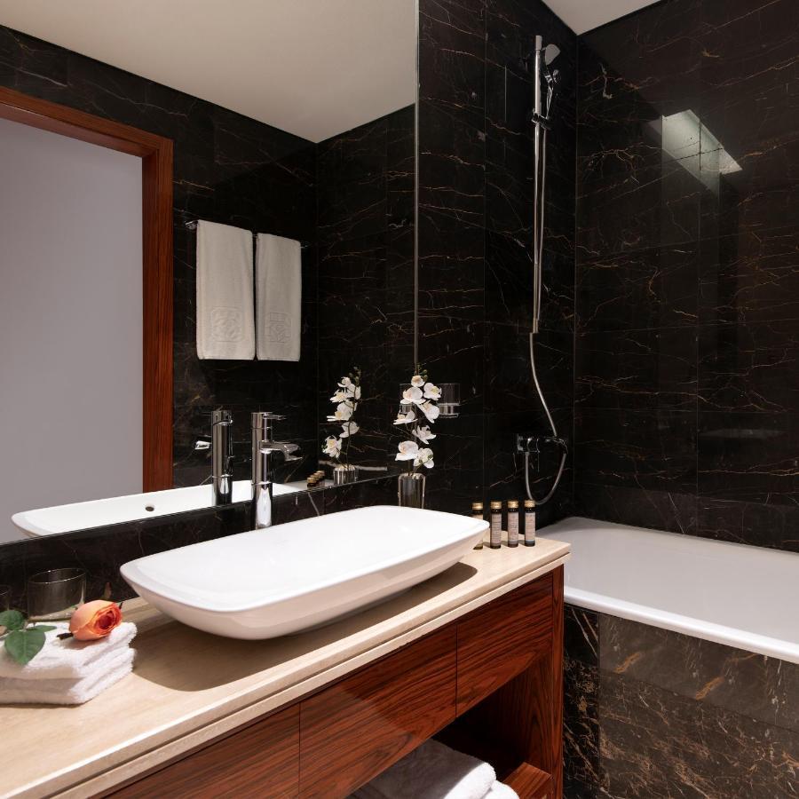 Hotel The Bentley Luxury &