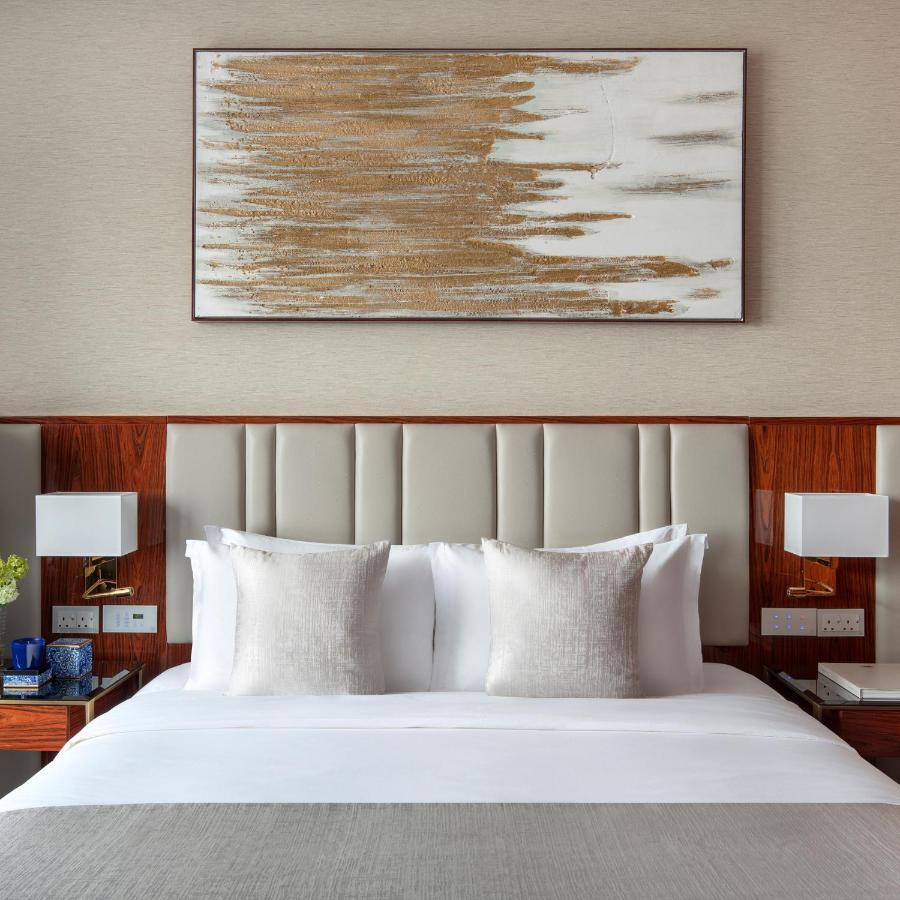 Готель The Bentley Luxury & 5*
