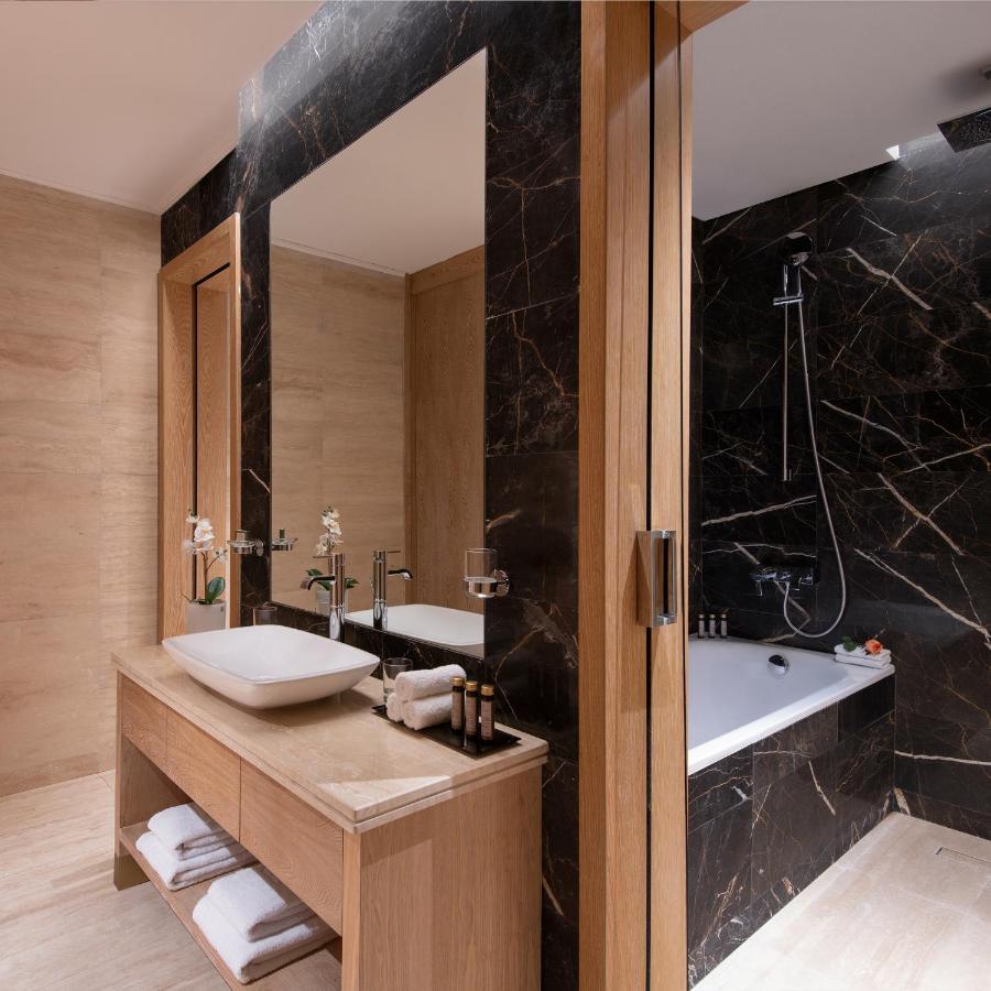 Hotel The Bentley Luxury &